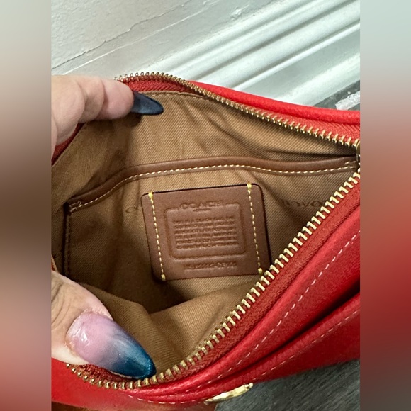 RARE/VHTF Rexy Kitt Mascot Red Crosboddy. - Picture 4 of 15